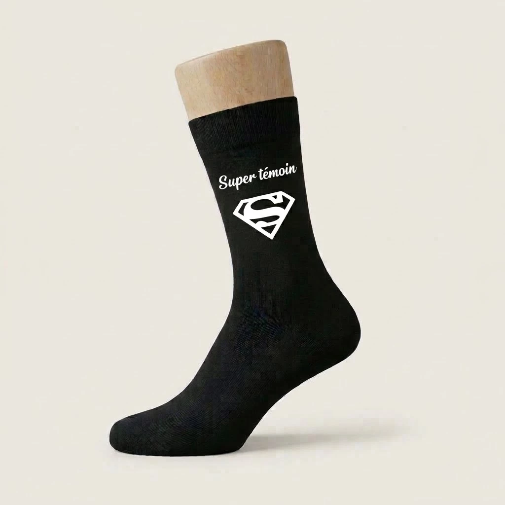 chaussettes-personnalisees-super-temoin-mariage Chaussette noire personnalisée Super Témoin de mariage avec logo style Superman